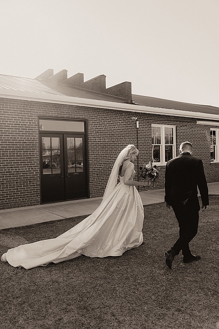 Black and White Outdoor Wedding Photos